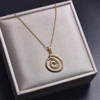 Collar con gran colgante espiral calada oro