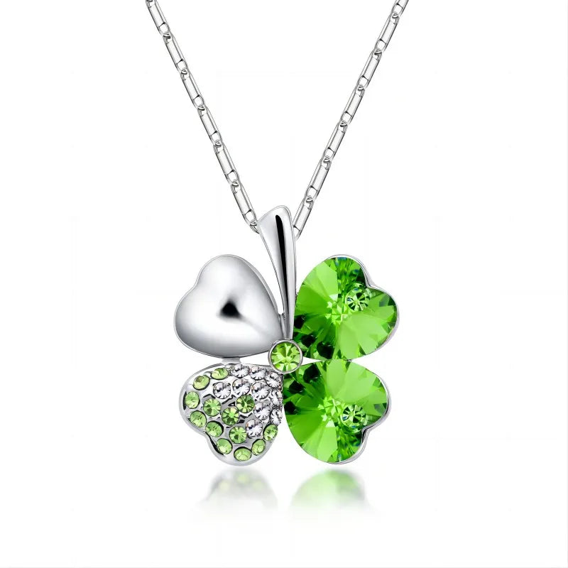 Collar con gran colgante de trébol de cuatro corazones en cristales de colores verde