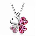 Collar con gran colgante de trébol de cuatro corazones en cristales de colores rosa