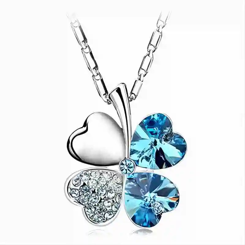 Collar con gran colgante de trébol de cuatro corazones en cristales de colores azul