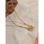 Collar con bonito colgante de flor blanca