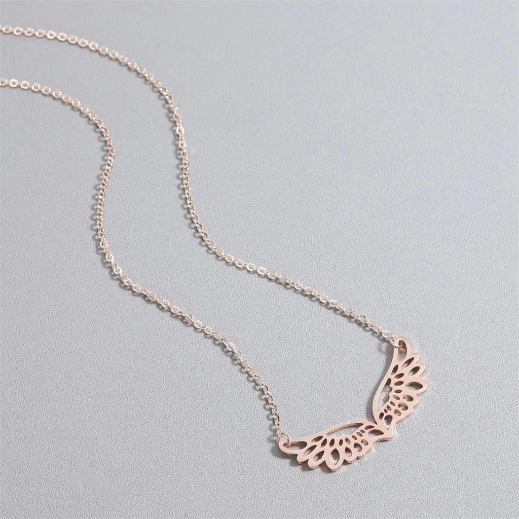 Collar con gran colgante alas de ángel oro rosa