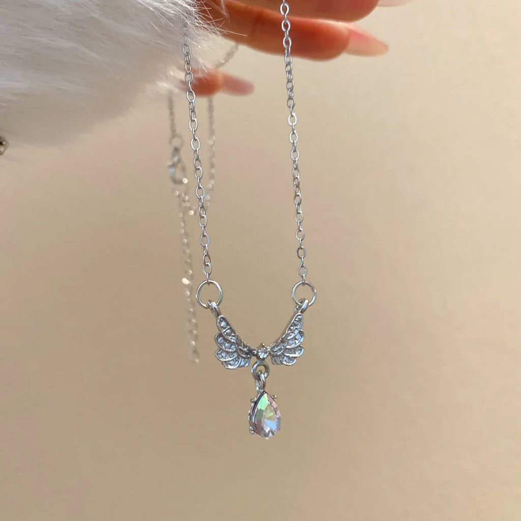 Collar con colgante de alas de ángel