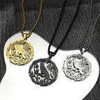 Collar con colgante de árbol con pájaro plateado