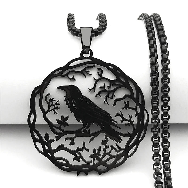 Collar con colgante de árbol con pájaro negro