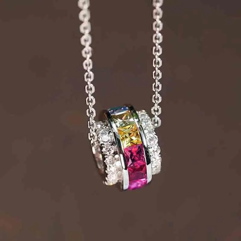 Collar con colgante arcoíris