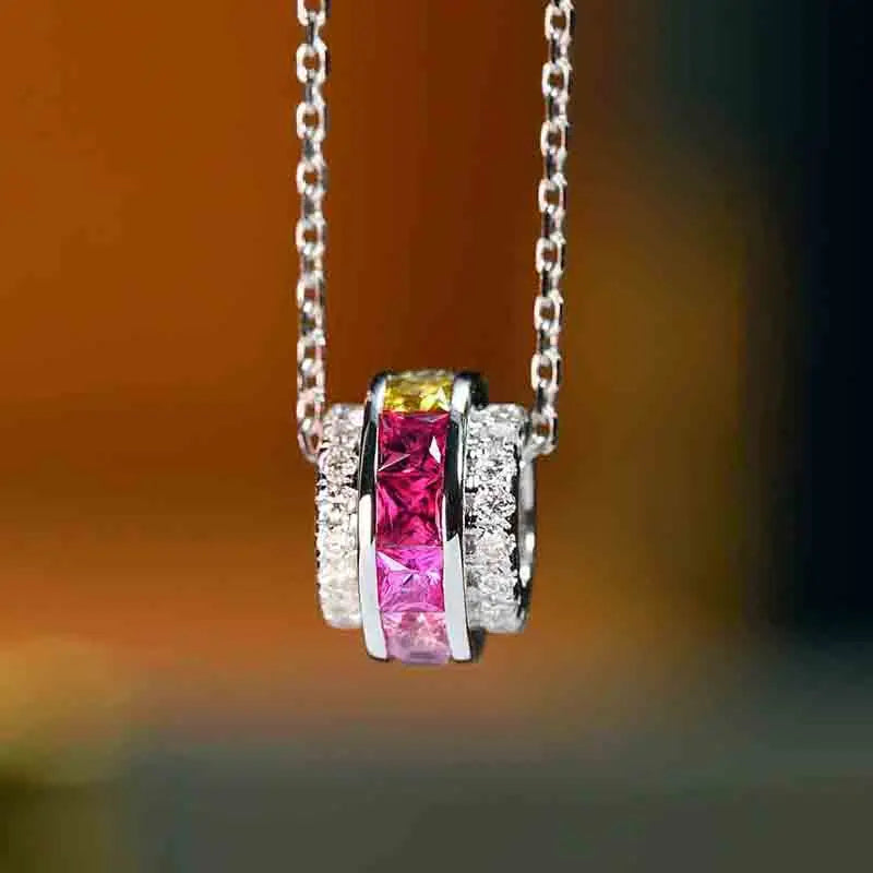 Collar con colgante arcoíris