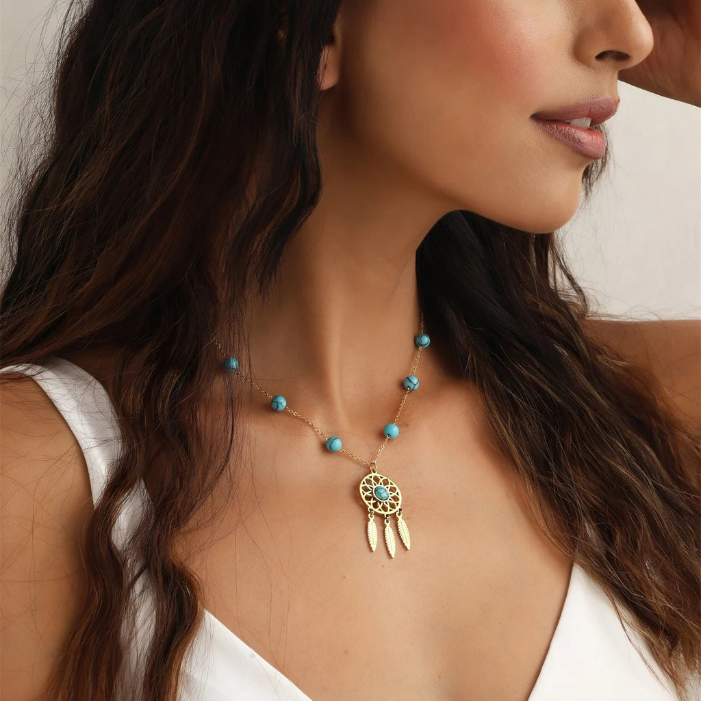 Collar con colgante Atrapasueños y Perlas Turquesas