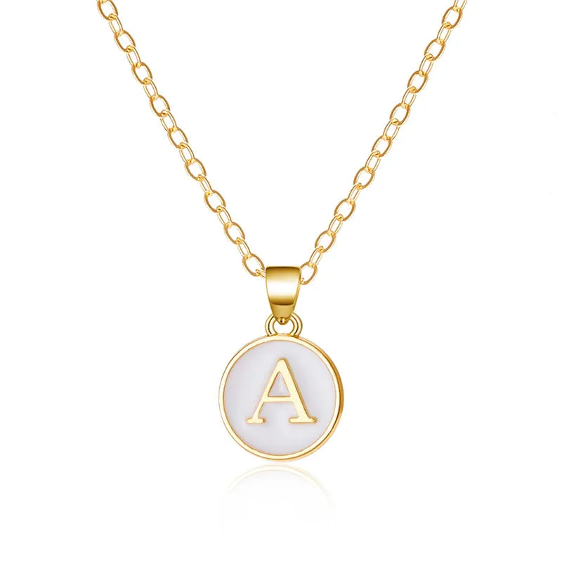 Collar con colgante blanco inicial a