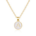 Collar con colgante blanco inicial a