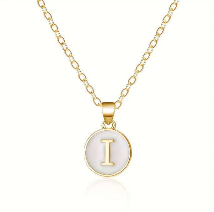 Collar con colgante blanco inicial - letra 
