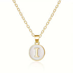 Collar con colgante blanco inicial - letra 