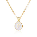 Collar con colgante blanco inicial p
