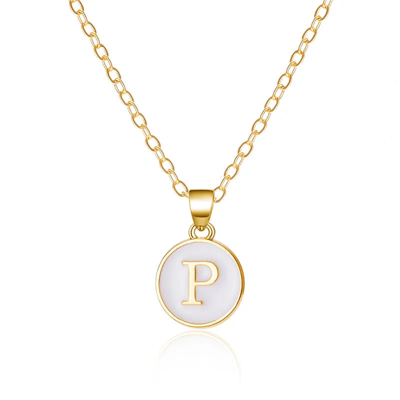 Collar con colgante blanco inicial p