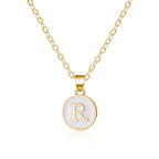 Collar con colgante blanco inicial r