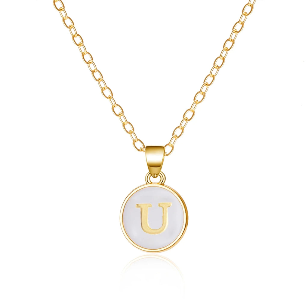 Collar con colgante blanco inicial u