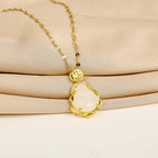 Collar con colgante de Buda blanco