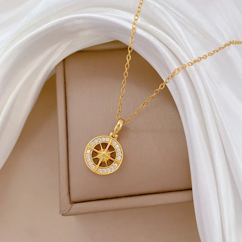 Collar con Colgante Brújula con Circón Rosa de los Vientos
