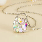 Collar con colgante de candado de trébol de cuatro hojas brillante