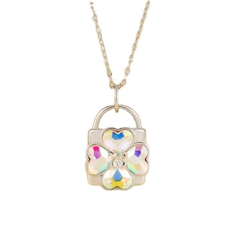 Collar con colgante de candado de trébol de cuatro hojas brillante