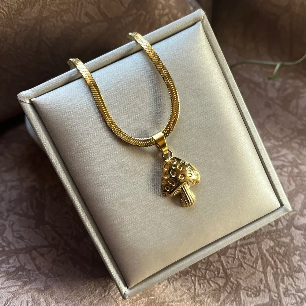 Collar con Colgante de Champiñón oro