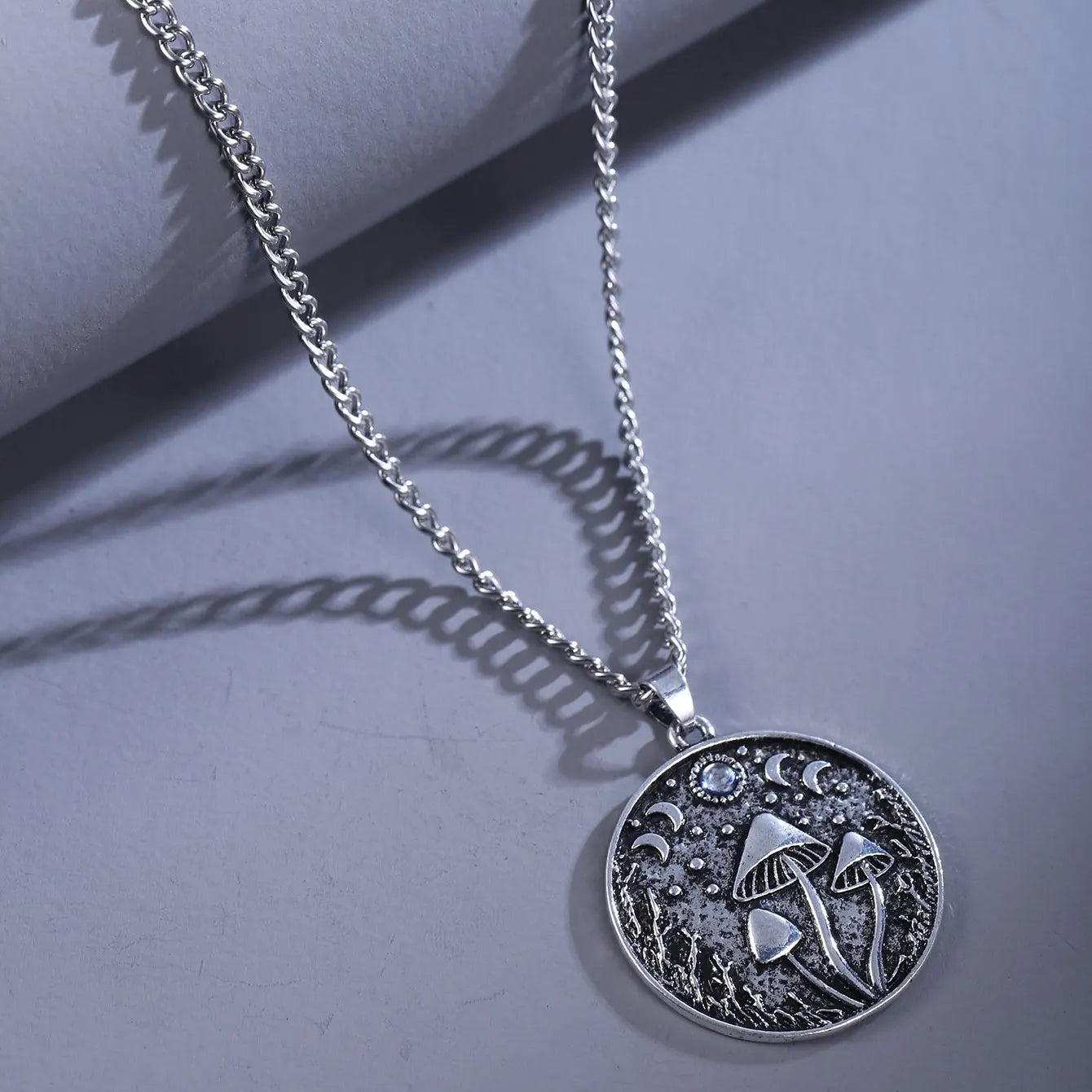 Collar con colgante de setas