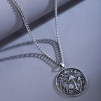 Collar con colgante de setas