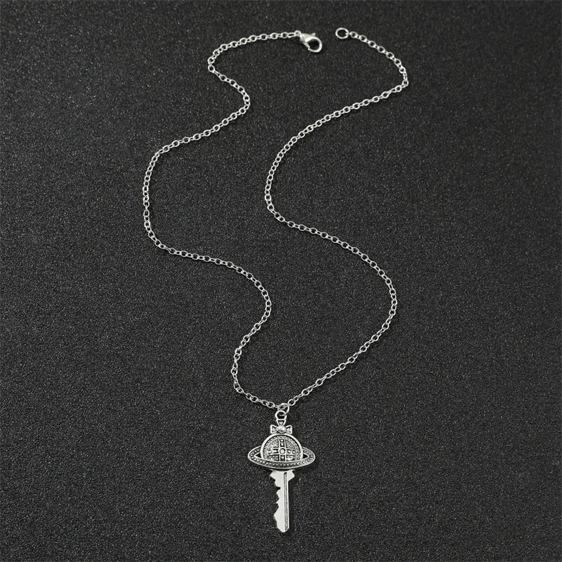 Collar con colgante llave del universo