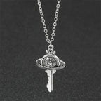 Collar con colgante llave del universo