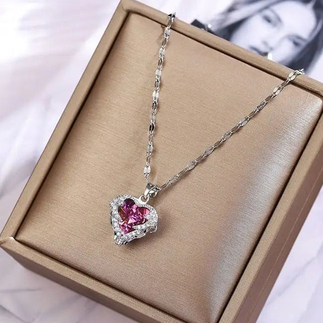 Collar con colgante de corazón de cristal plateado