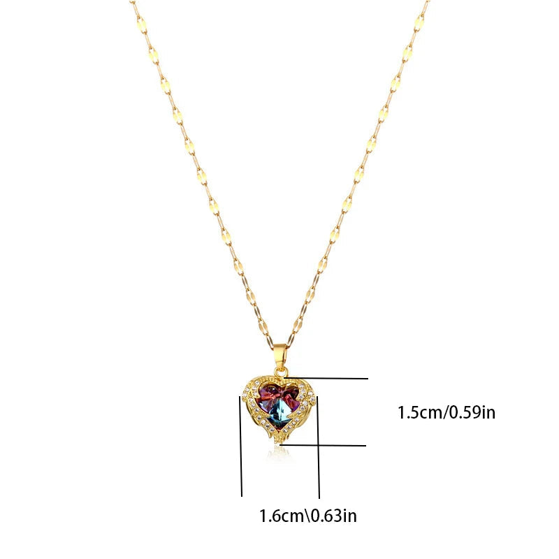 Collar con colgante de corazón de cristal