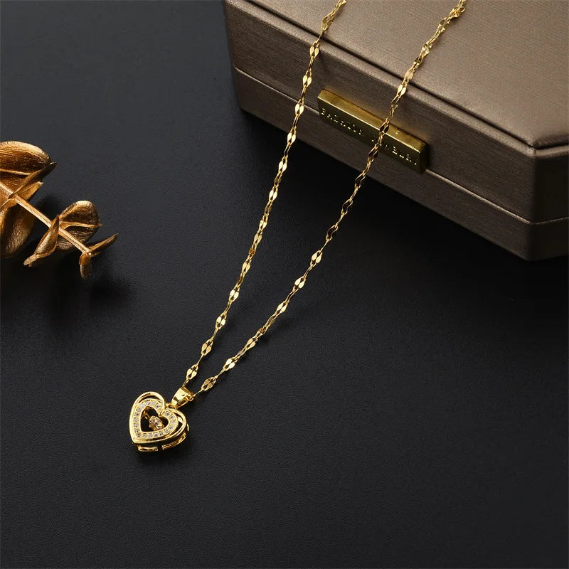 Collar con colgante de corazón doble en relieve