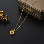 Collar con colgante de corazón doble en relieve