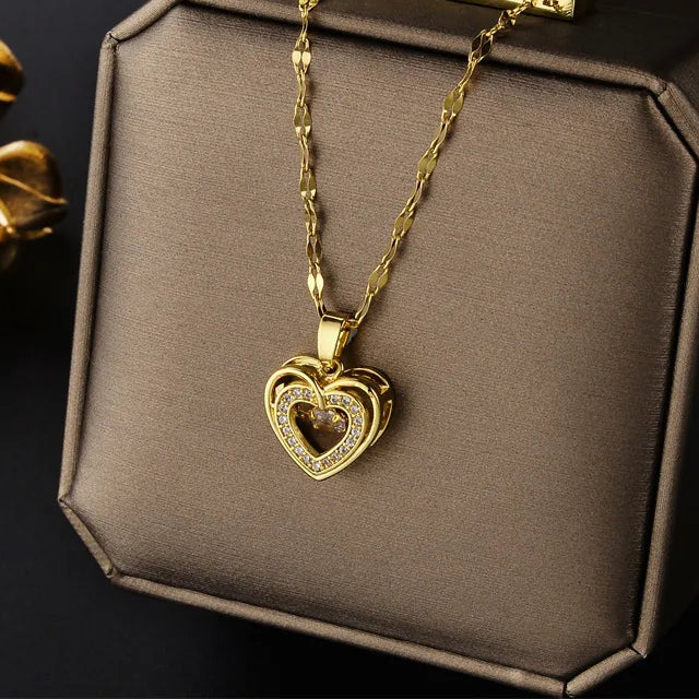 Collar con colgante de corazón doble en relieve