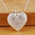 Collar con colgante corazón follaje
