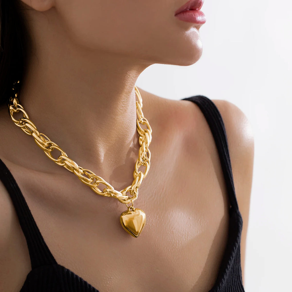 Collar con colgante de corazón urbano chic de oro