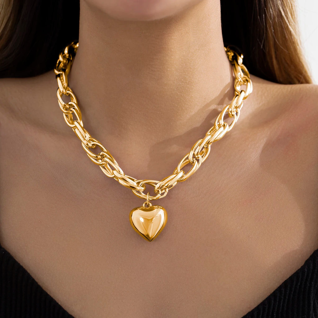 Collar con colgante de corazón urbano chic de oro