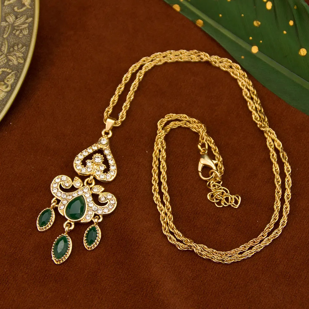 Collar con colgante tradicional árabe de color verde