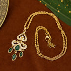 Collar con colgante tradicional árabe de color verde