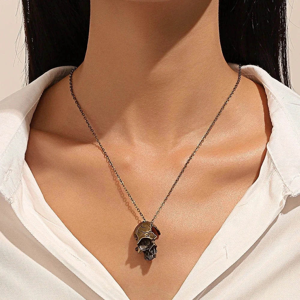 Collar con Colgante de Calavera Cabeza de Muerte bronce