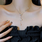 Collar con Colgante de Media Luna y Perlas