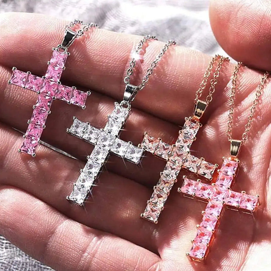 Collar con colgante de cruz con cristales cuadrados plata
