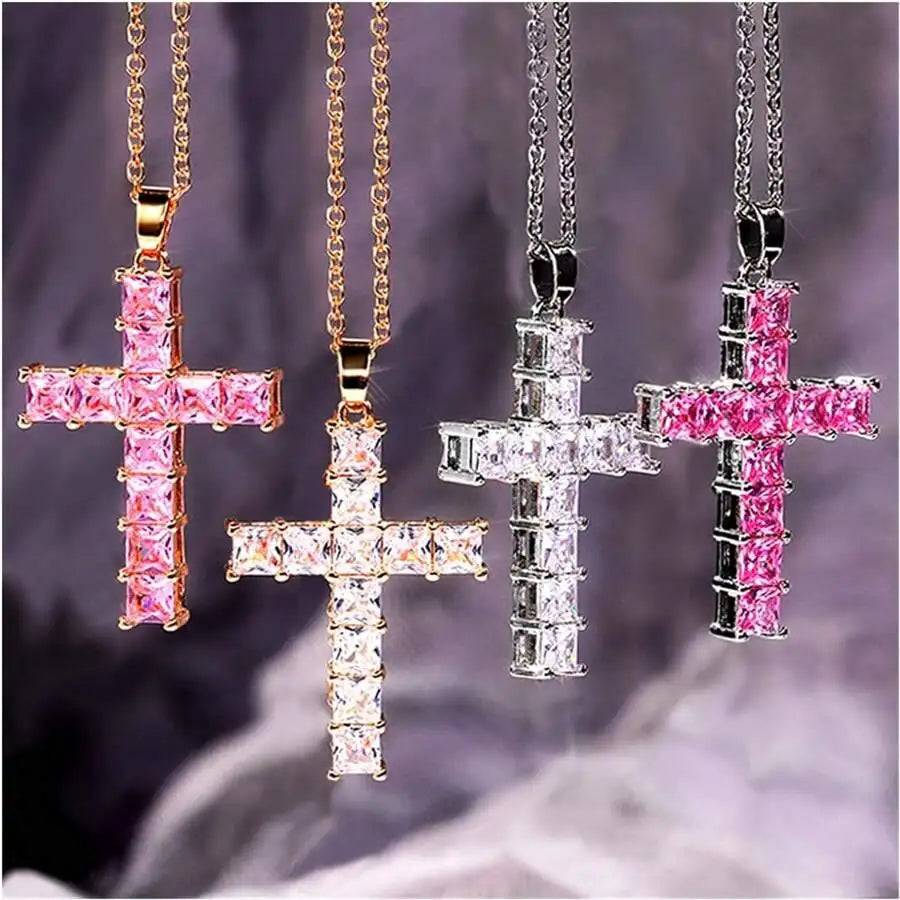 Collar con colgante de cruz con cristales cuadrados oro