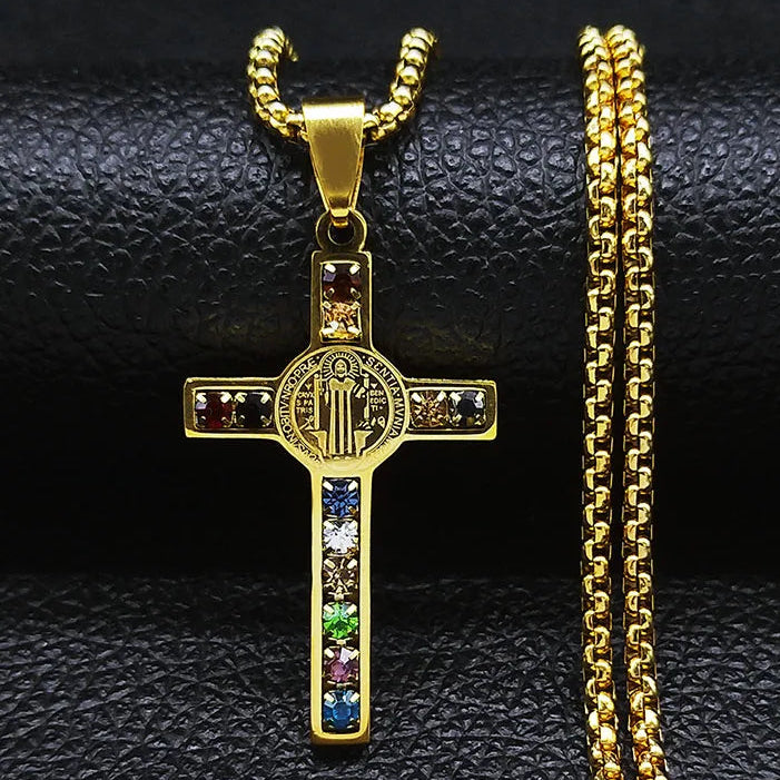 Collar con colgante cruz de San Benito multicolor oro