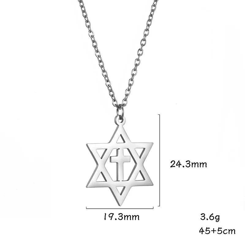 Collar con colgante de cruz y la <span data-glossary-id="etoile-de-david">estrella de David</span>, símbolos judíos ortodoxos 