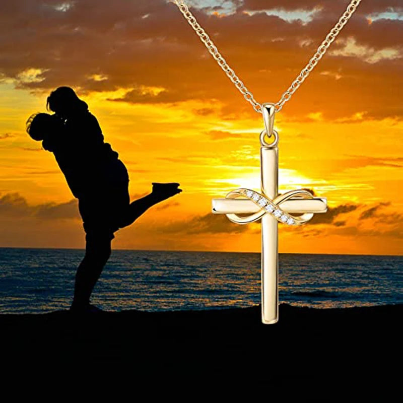 Colier cu pandantiv cruce infinit ornamentat cu cristale