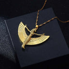 Collar con colgante de Isis