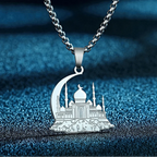 Collar con colgante de una mezquita sobre media luna árabe islámica musulmana de plata