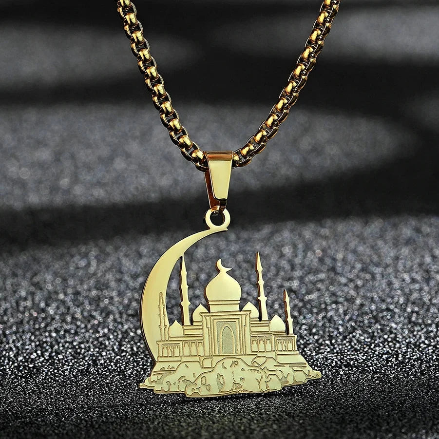 Collar con colgante de una mezquita sobre media luna árabe islámica musulmana de oro