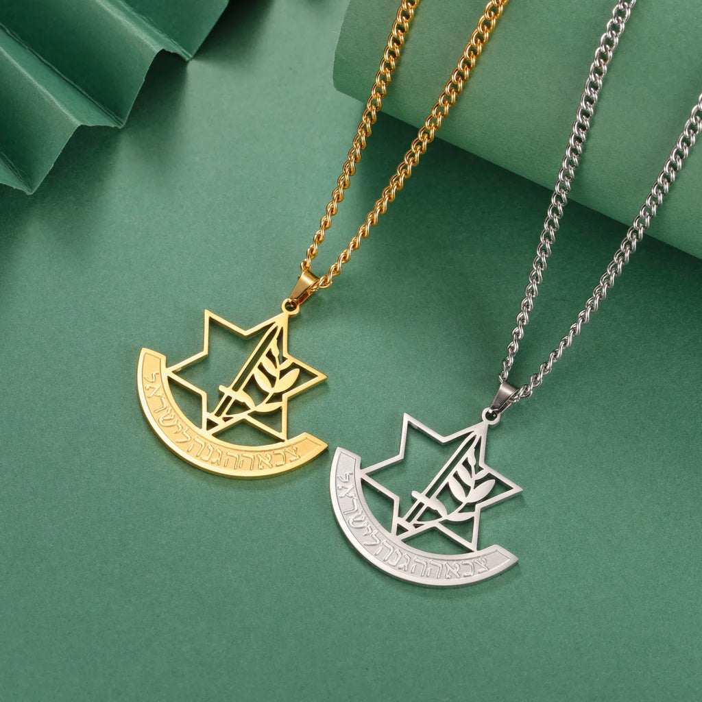 Collar con colgante de la estrella de David y flor de lis simbólica judía 
